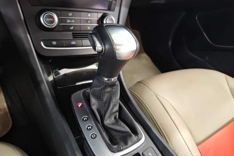 Used Roewe e550 2016 Flagship Edition Gear Lever