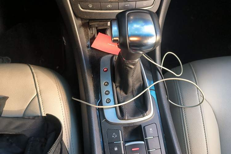 Used Roewe e550 2016 Deluxe Edition Gear Lever