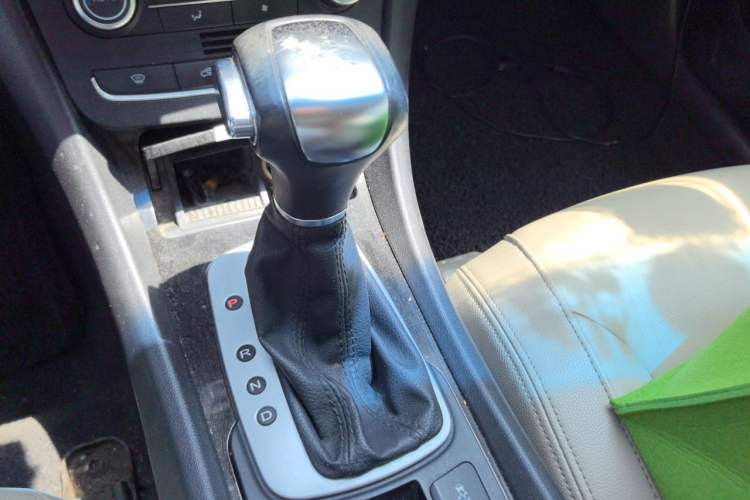 Used Roewe e550 2016 Luxury Edition Gear Lever