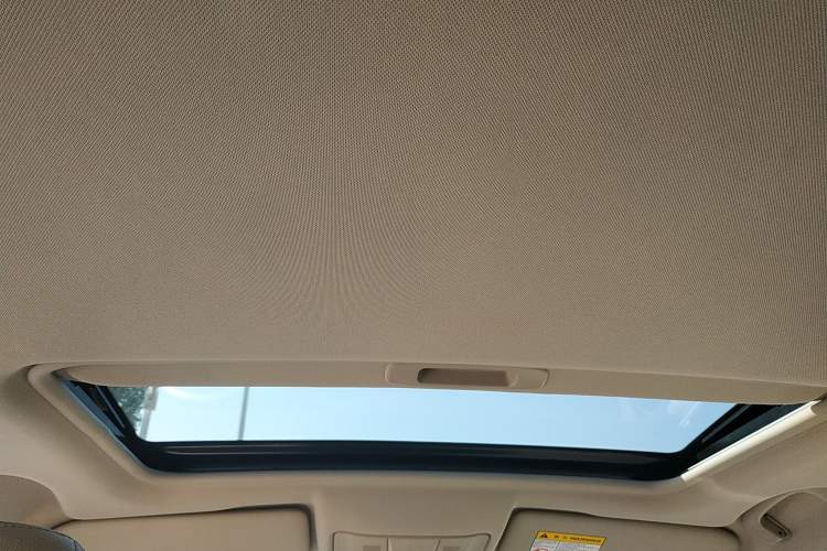 Used Roewe e550 2016 Deluxe Edition Headliner