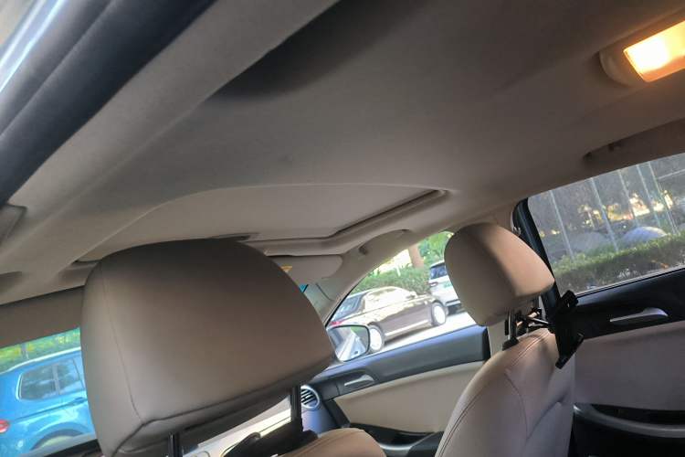 Used Roewe e550 2016 Deluxe Edition Headliner