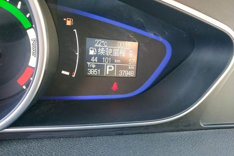 Used Roewe e550 2016 Deluxe Edition Odometer Close Up