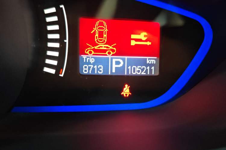 Used Roewe e550 2016 Flagship Edition Odometer Close Up