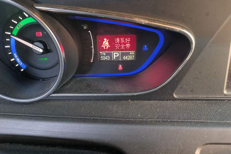 Used Roewe e550 2016 Deluxe Edition Odometer Close Up