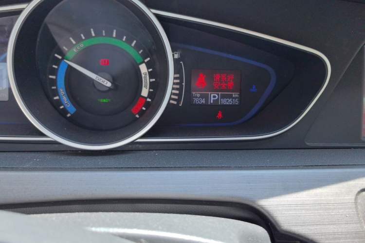 Used Roewe e550 2016 Luxury Edition Odometer Close Up