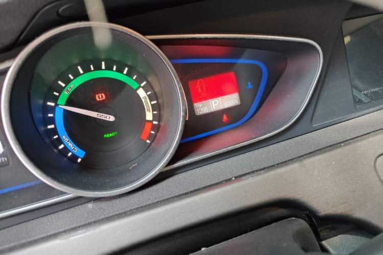 Used Roewe e550 2016 Deluxe Edition Odometer Close Up
