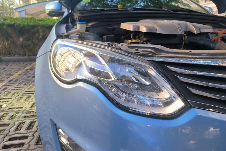 Used Roewe e550 2016 Deluxe Edition Right Front Headlight