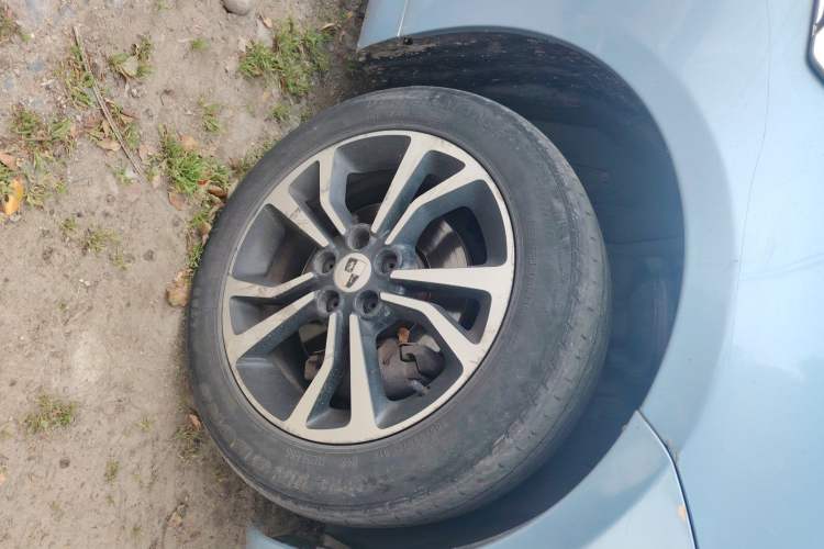 Used Roewe e550 2016 Deluxe Edition Right Front Wheel Hub