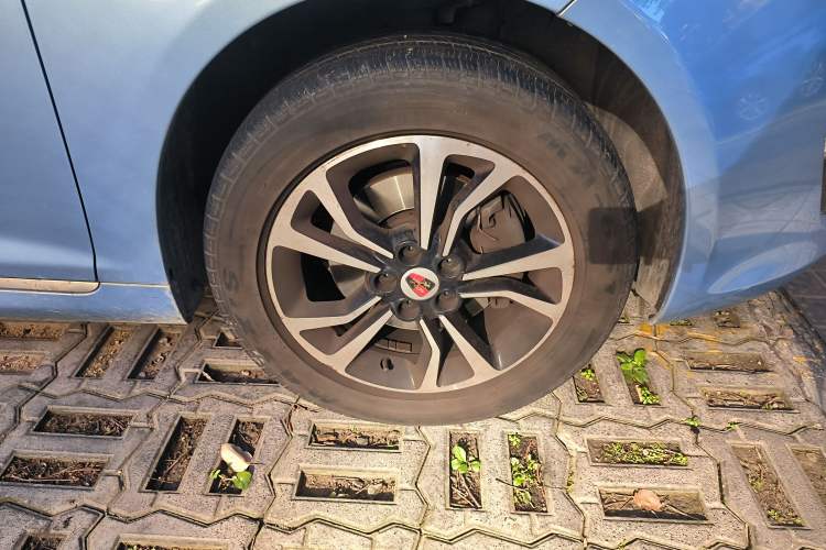 Used Roewe e550 2016 Deluxe Edition Right Front Wheel Hub