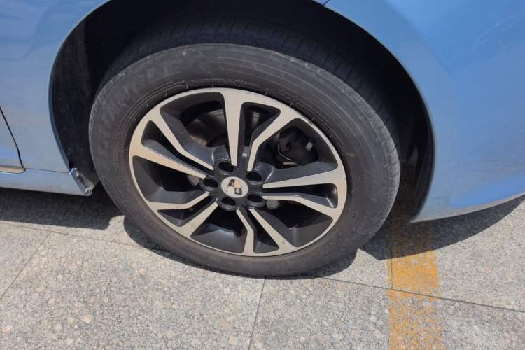 Used Roewe e550 2016 Luxury Edition Right Front Wheel Hub