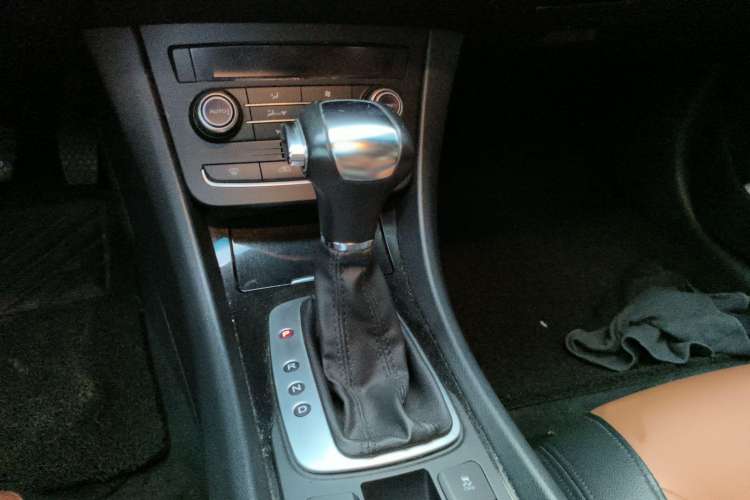 Used Roewe e550 2016 Deluxe Edition Gear Lever