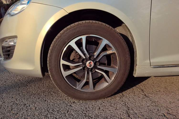 Used Roewe e550 2016 Deluxe Edition Left Front Wheel Hub