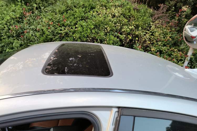 Used Roewe e550 2016 Deluxe Edition Roof