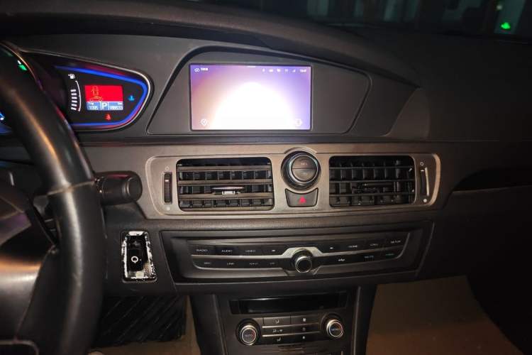 Used Roewe e550 2016 Deluxe Edition Audio And AC Panel