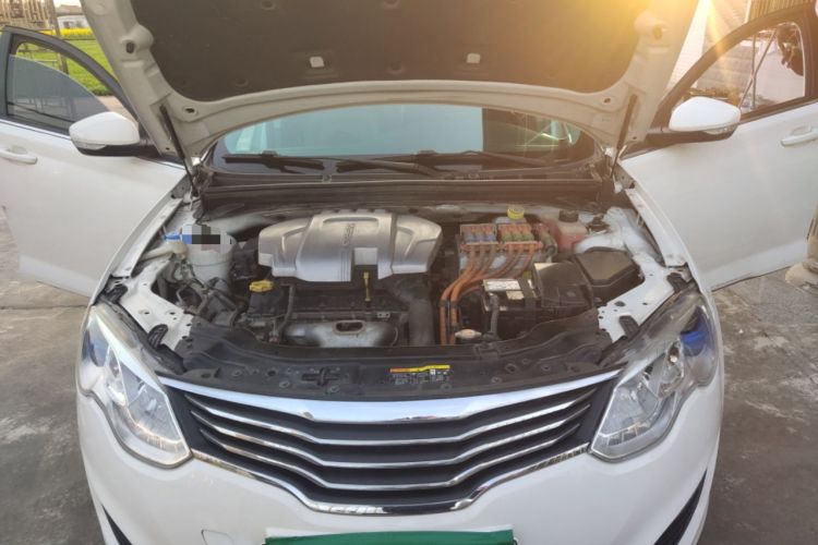 Used Roewe e550 2016 Deluxe Edition Engine Bay