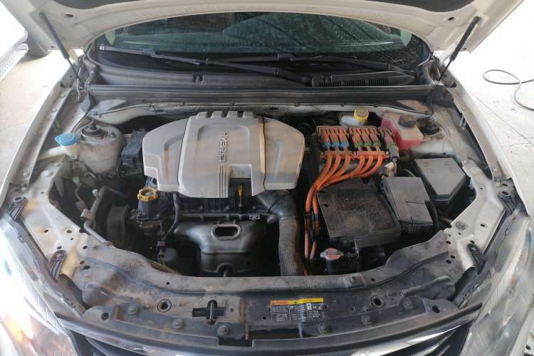 Used Roewe e550 2016 Deluxe Edition Engine Bay