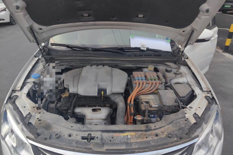 Used Roewe e550 2016 Deluxe Edition Engine Bay