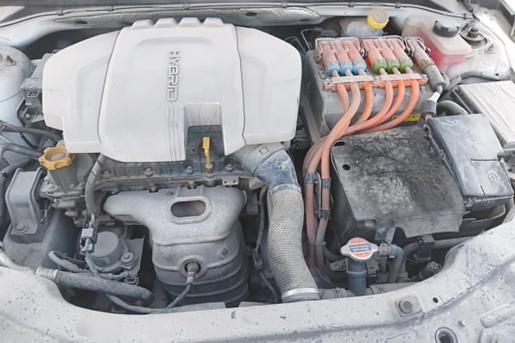 Used Roewe e550 2016 Deluxe Edition Engine Bay