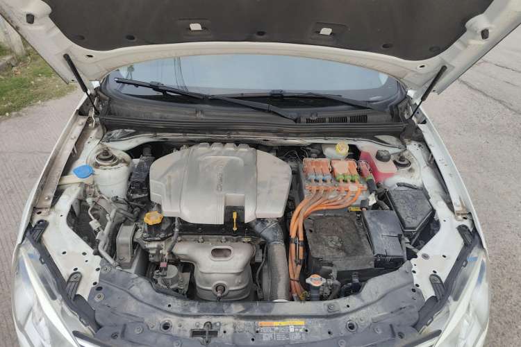 Used Roewe e550 2016 Deluxe Edition Engine Bay