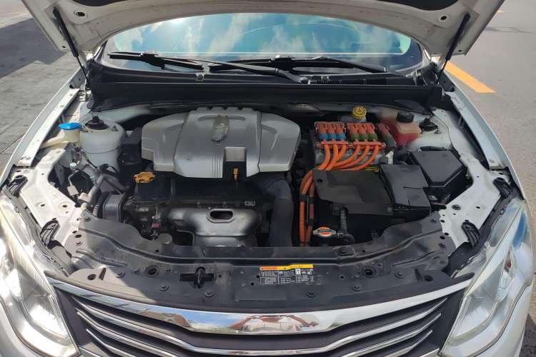 Used Roewe e550 2016 Deluxe Edition Engine Bay