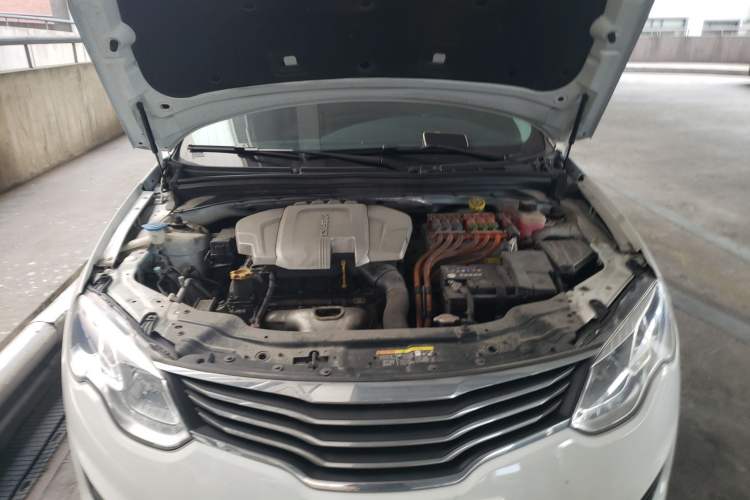 Used Roewe e550 2016 Deluxe Edition Engine Bay