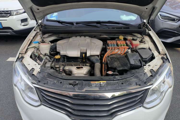 Used Roewe e550 2016 Deluxe Edition Engine Bay