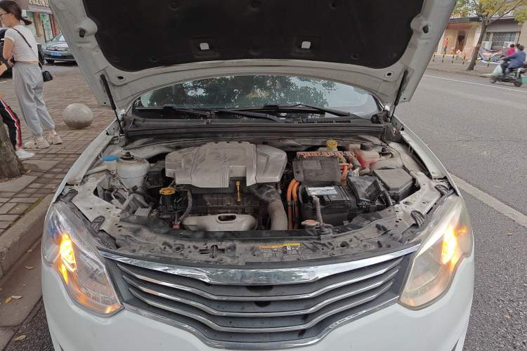 Used Roewe e550 2016 Deluxe Edition Engine Bay