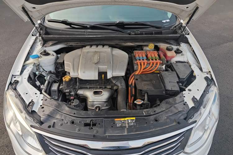 Used Roewe e550 2016 Deluxe Edition Engine Bay