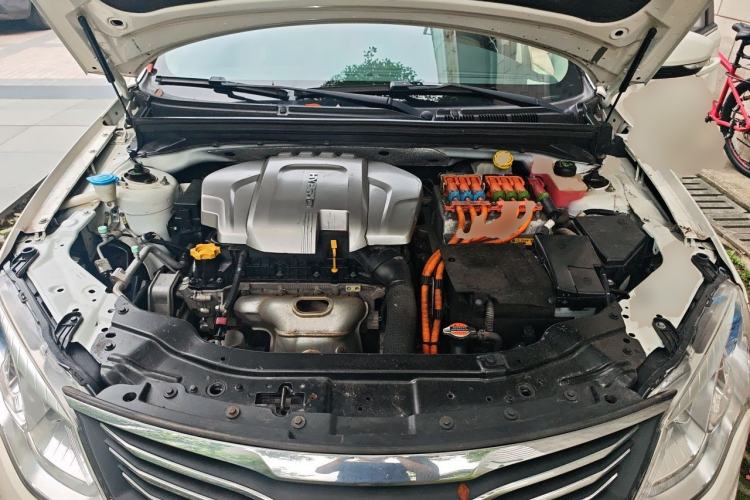 Used Roewe e550 2016 Deluxe Edition Engine Bay