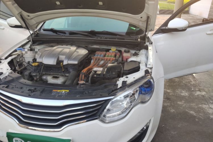 Used Roewe e550 2016 Deluxe Edition Engine Bay Left