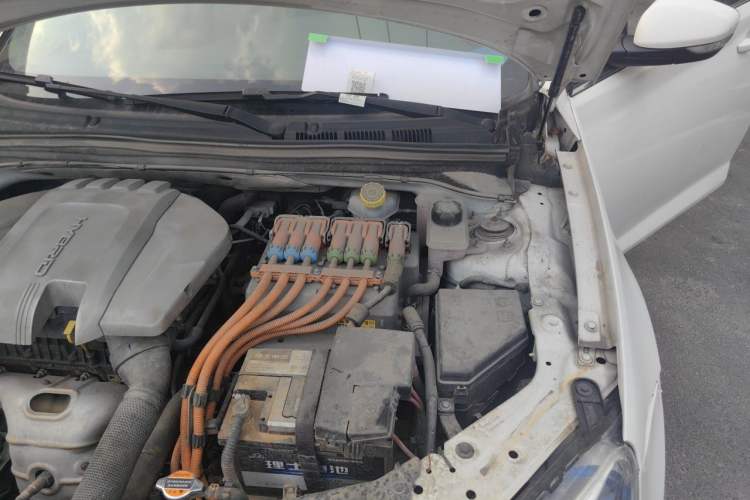 Used Roewe e550 2016 Deluxe Edition Engine Bay Left