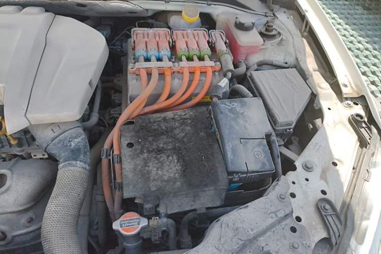 Used Roewe e550 2016 Deluxe Edition Engine Bay Left