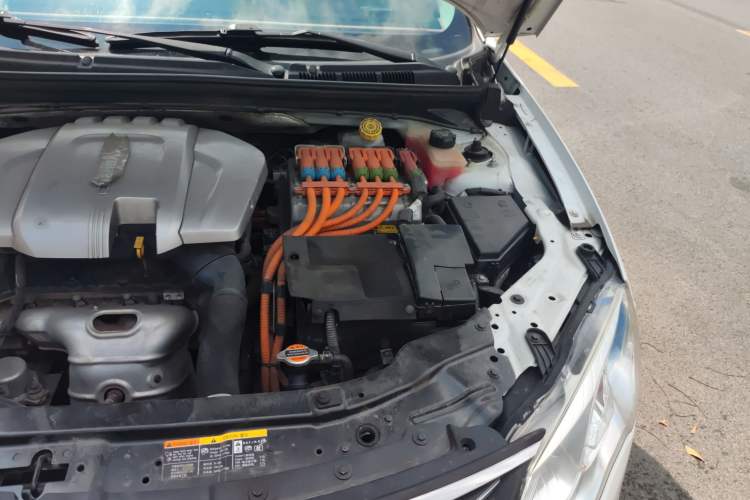 Used Roewe e550 2016 Deluxe Edition Engine Bay Left