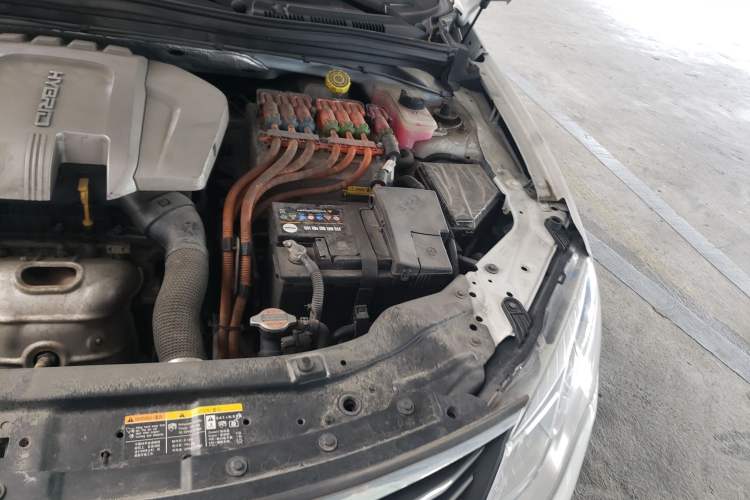 Used Roewe e550 2016 Deluxe Edition Engine Bay Left