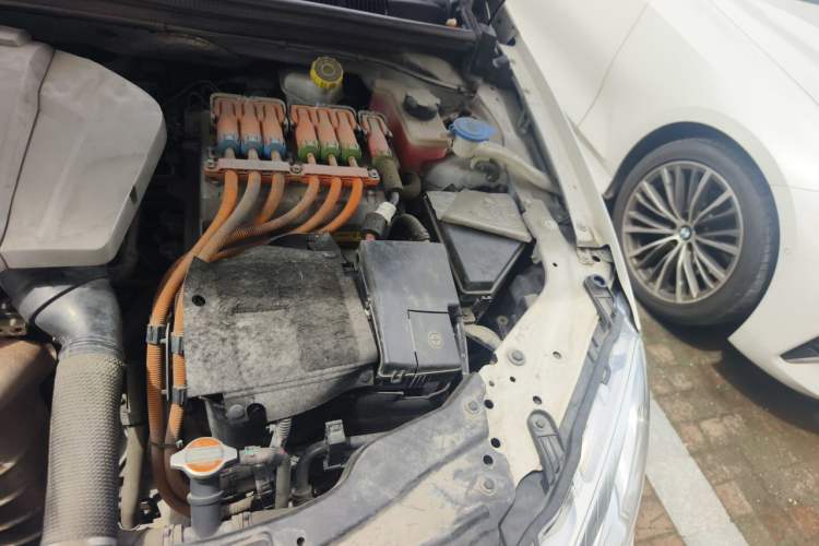 Used Roewe e550 2016 Flagship Edition Engine Bay Left