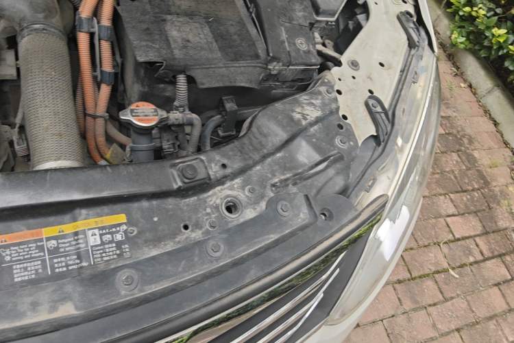 Used Roewe e550 2016 Flagship Edition Engine Bay Left