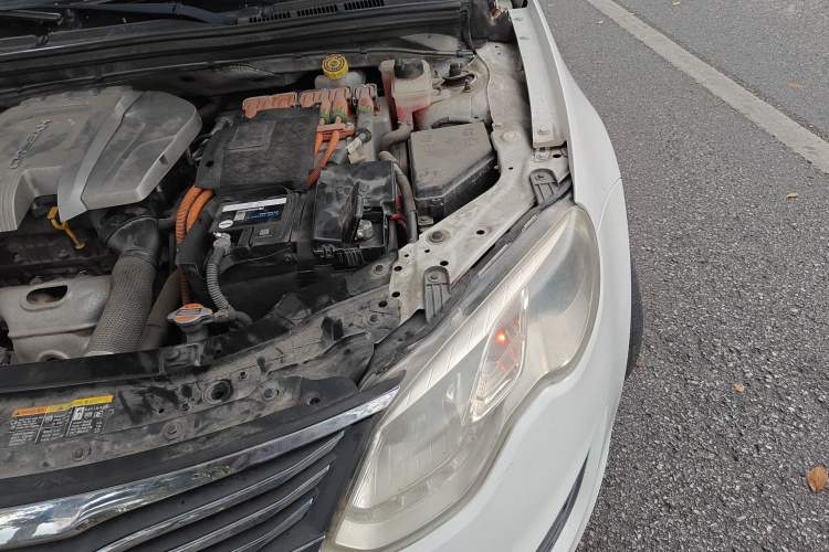 Used Roewe e550 2016 Deluxe Edition Engine Bay Left
