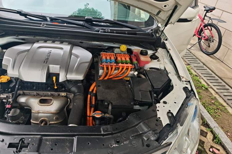 Used Roewe e550 2016 Deluxe Edition Engine Bay Left