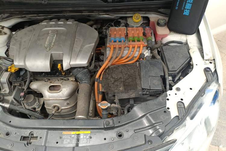 Used Roewe e550 2016 Deluxe Edition Engine Bay Left