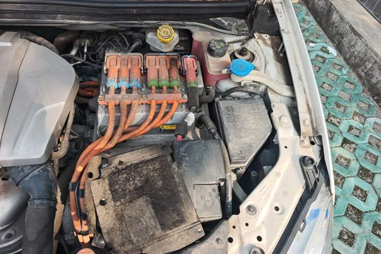 Used Roewe e550 2016 Flagship Edition Engine Bay Left
