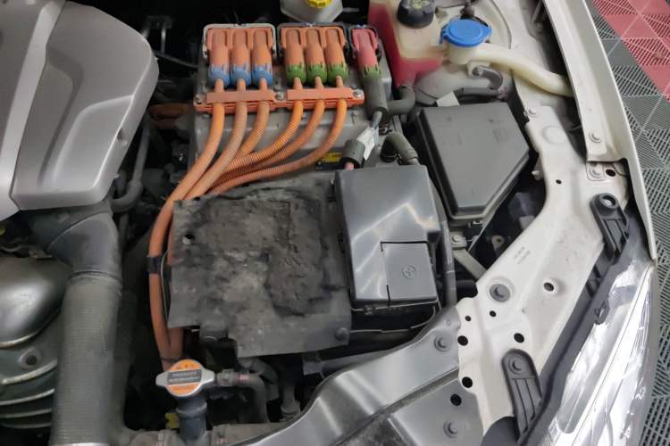 Used Roewe e550 2016 Flagship Edition Engine Bay Left