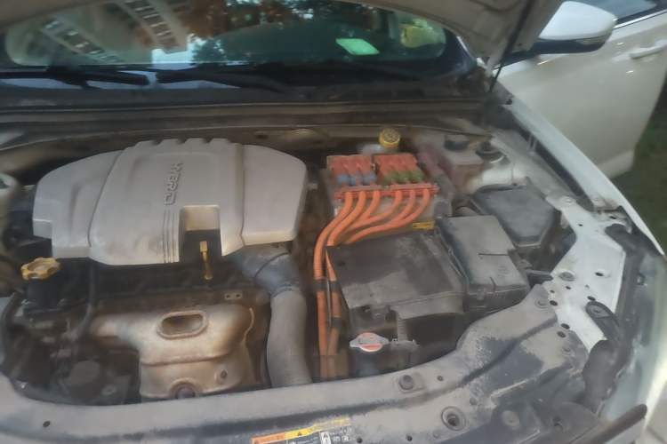 Used Roewe e550 2016 Deluxe Edition Engine Bay Left