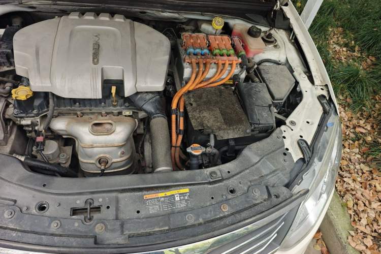 Used Roewe e550 2016 Deluxe Edition Engine Bay Left