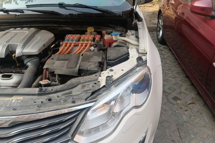 Used Roewe e550 2016 Flagship Edition Engine Bay Left