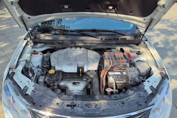 Used Roewe e550 2016 Deluxe Edition Engine Bay