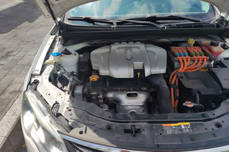 Used Roewe e550 2016 Deluxe Edition Engine Bay Right