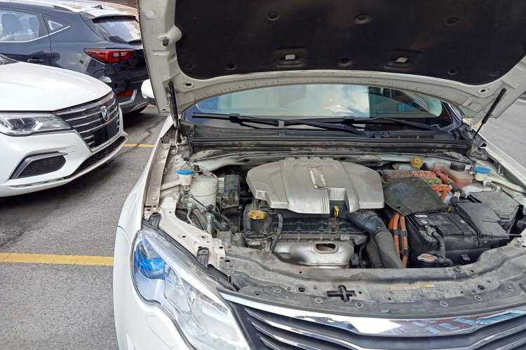 Used Roewe e550 2016 Flagship Edition Engine Bay Right