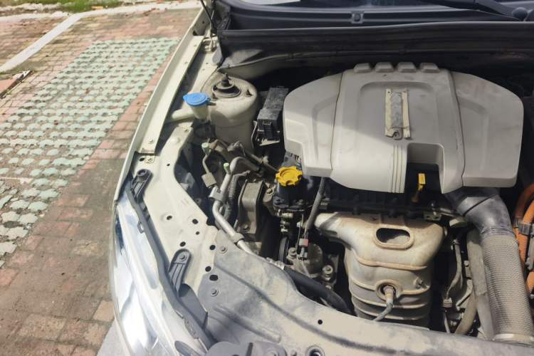 Used Roewe e550 2016 Flagship Edition Engine Bay Right