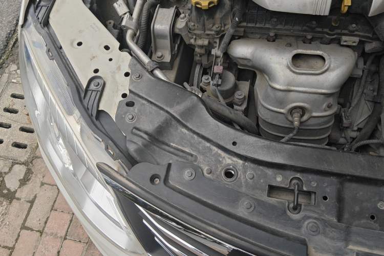Used Roewe e550 2016 Flagship Edition Engine Bay Right