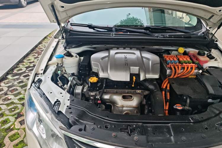 Used Roewe e550 2016 Deluxe Edition Engine Bay Right